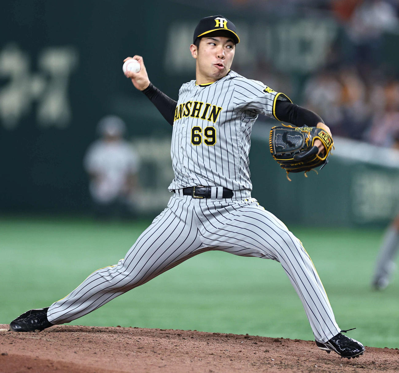 巨人対阪神　阪神2番手の石井（撮影・上田博志）