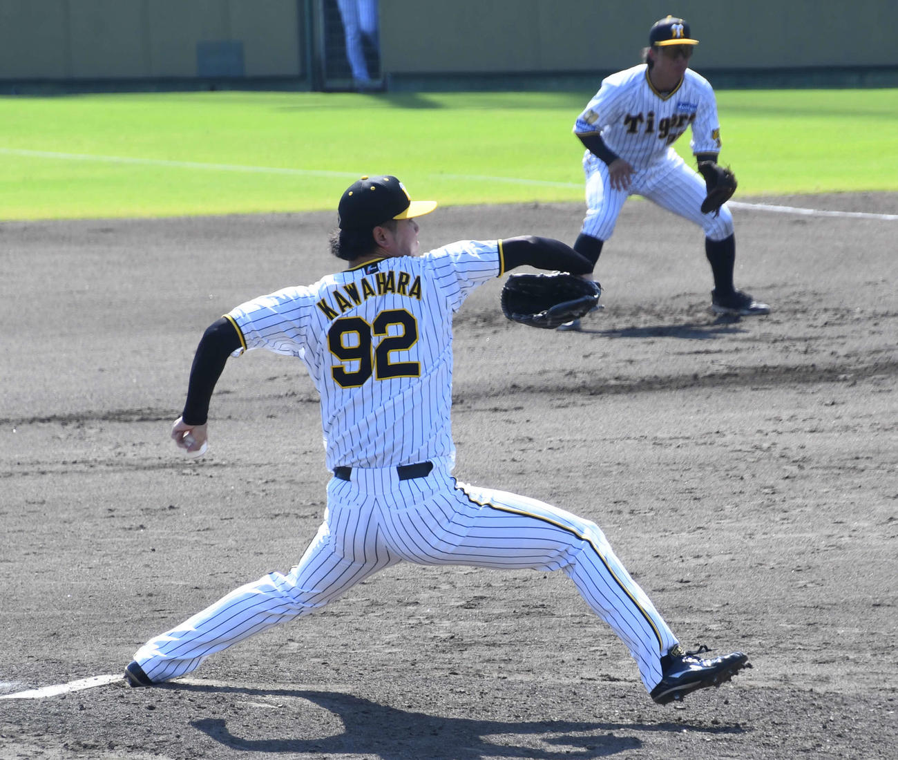 ウエスタン・リーグのオリックス戦で力投する阪神川原
