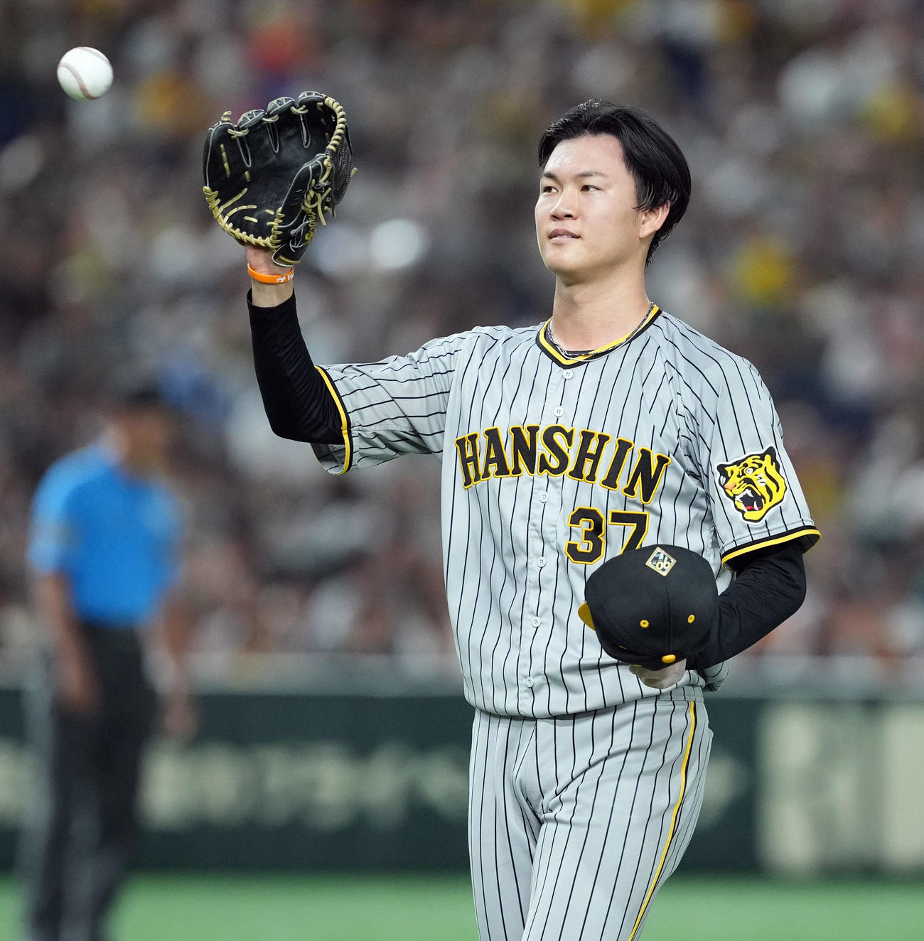 巨人対阪神　2回裏、ランナーを背負うものの無失点に抑えた阪神の先発及川（撮影・たえ見朱実）