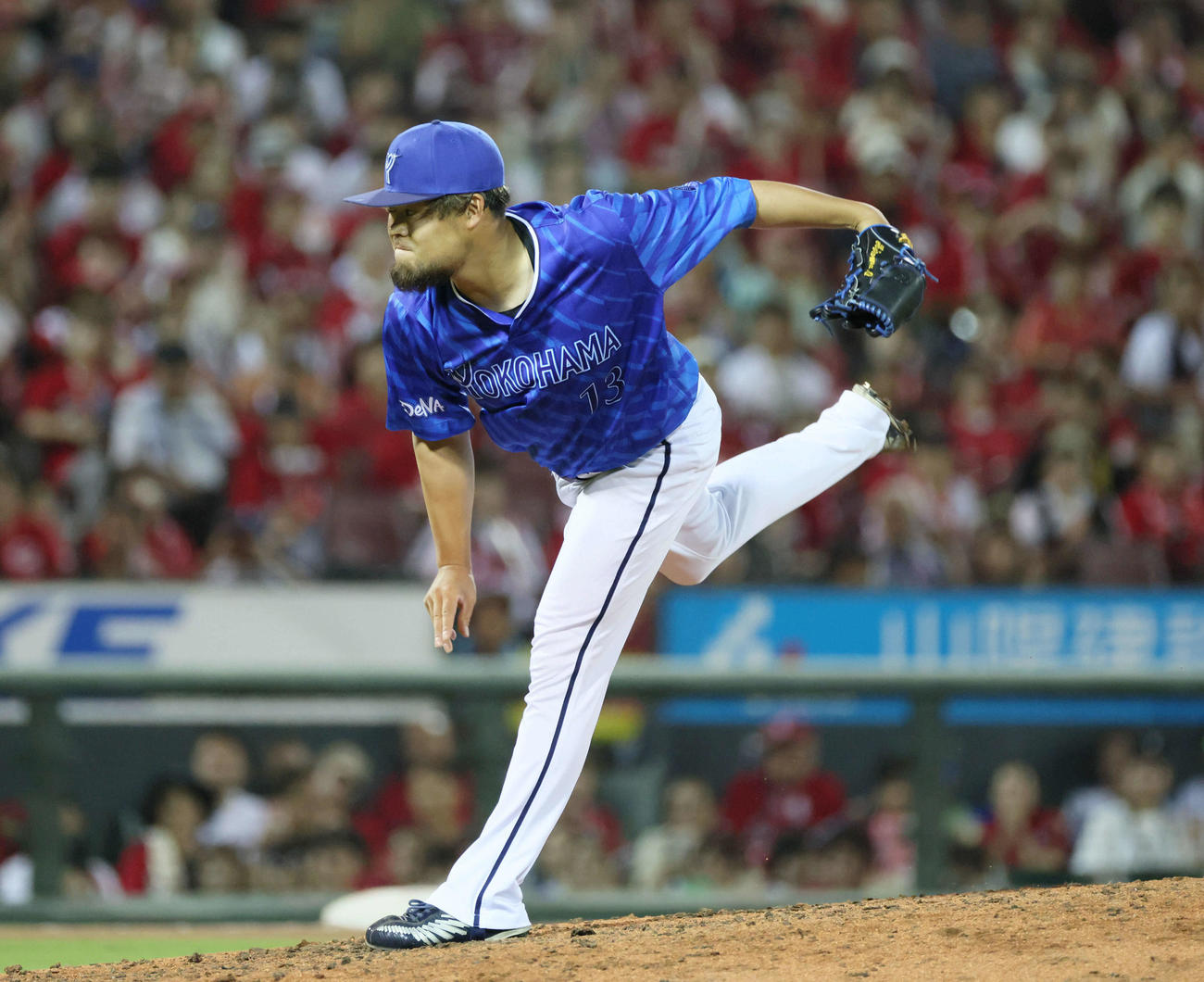 広島対DeNA 7回裏広島2死二塁、DeNA3番手の伊勢（撮影・加藤孝規）