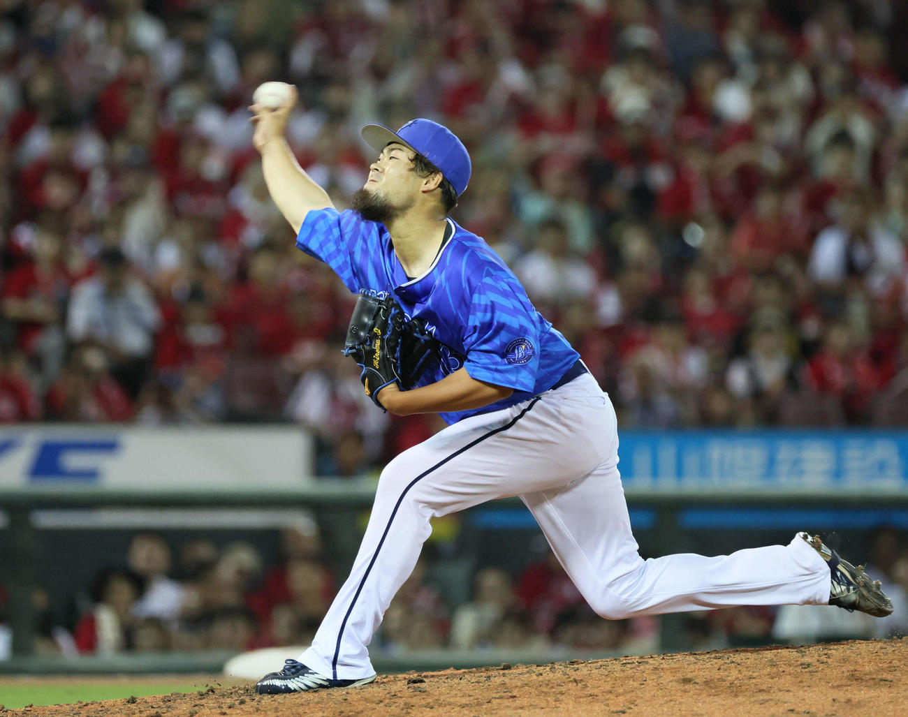広島対DeNA 7回裏広島2死二塁、DeNA3番手の伊勢（撮影・加藤孝規）