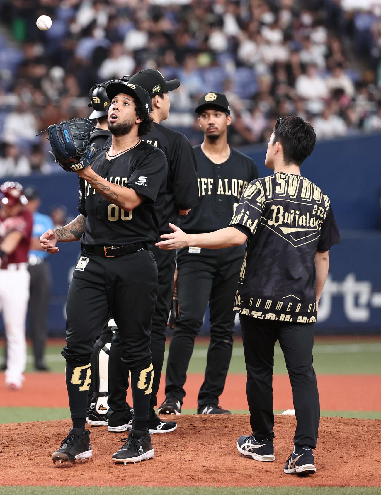 オリックス対楽天　7回途中で交代となったオリックス先発のエスピノーザ（撮影・西尾就之）