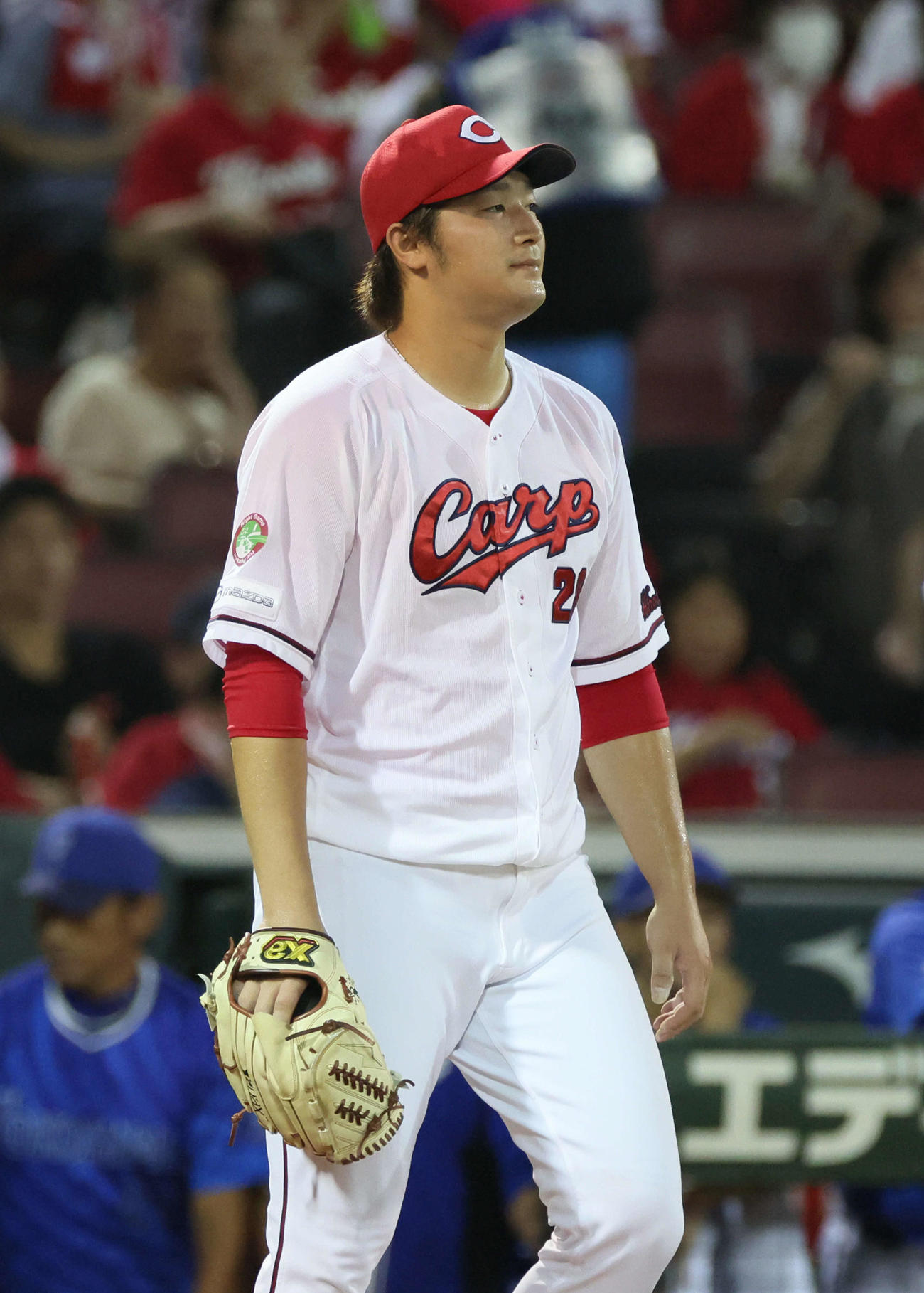 広島対DeNA 4回表DeNA1死一、二塁、林に勝ち越し右適時二塁打を浴びた床田（撮影・加藤孝規）