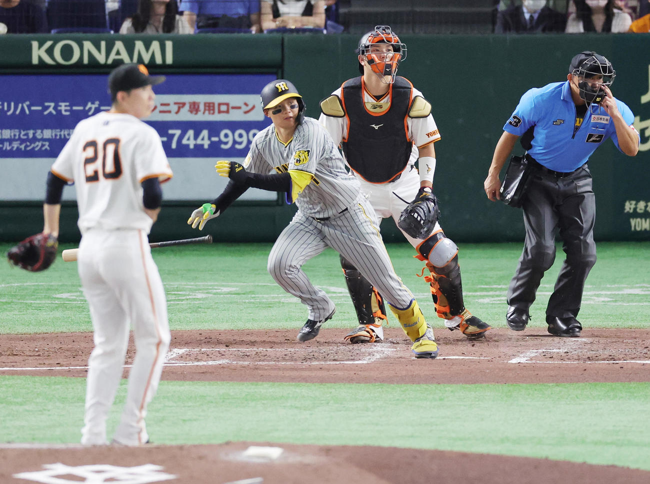 巨人対阪神　4回表阪神無死、戸郷から左前打を放つ森下（撮影・野上伸悟）