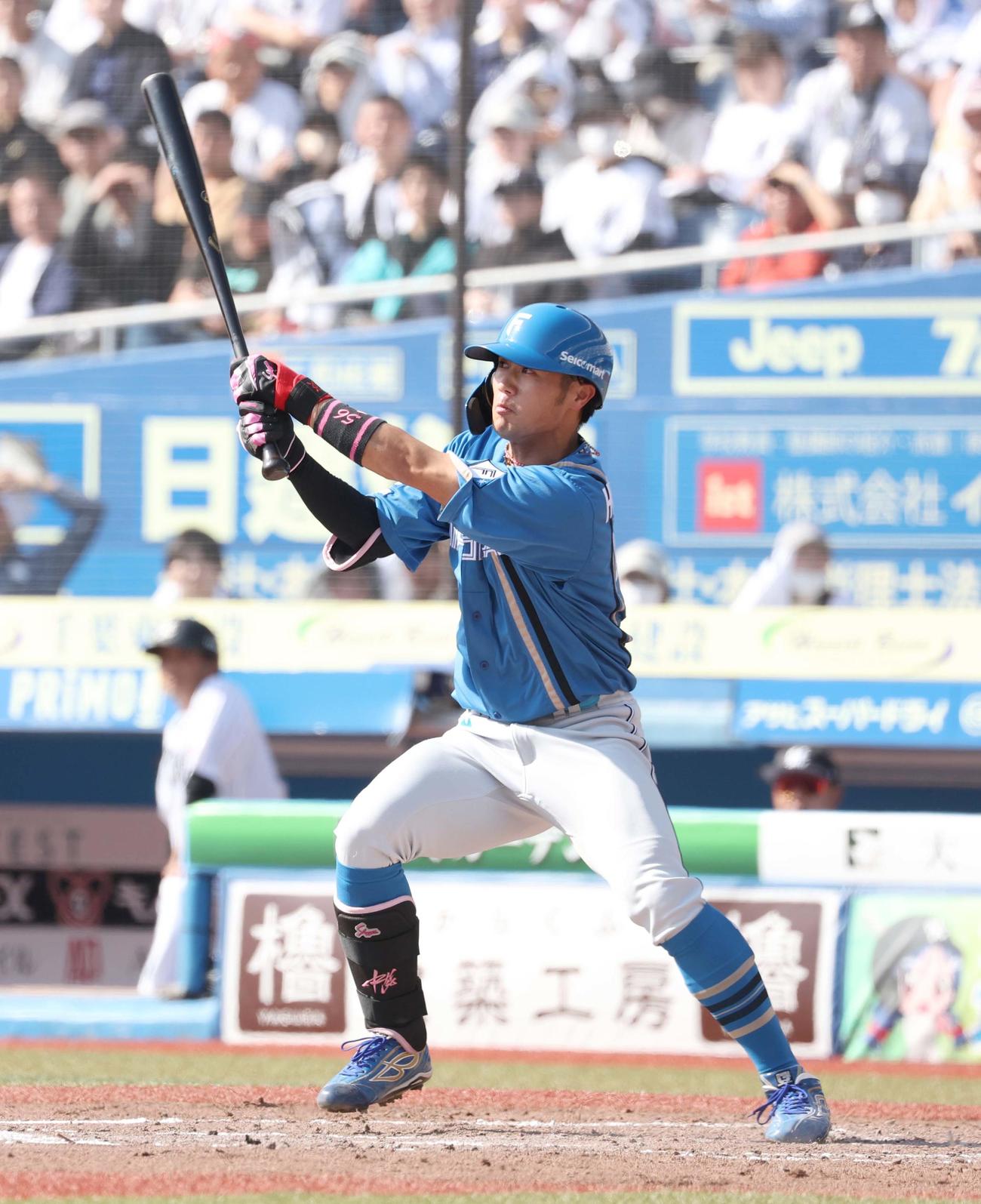 ロッテ対日本ハム　3回表日本ハム1死、中前打を放つ細川（2024年3月31日撮影）