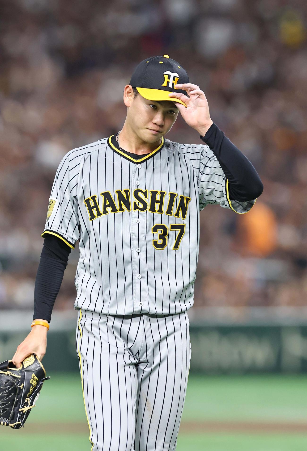 巨人対阪神　4回4失点で降板する及川雅貴（2024年8月14日撮影）