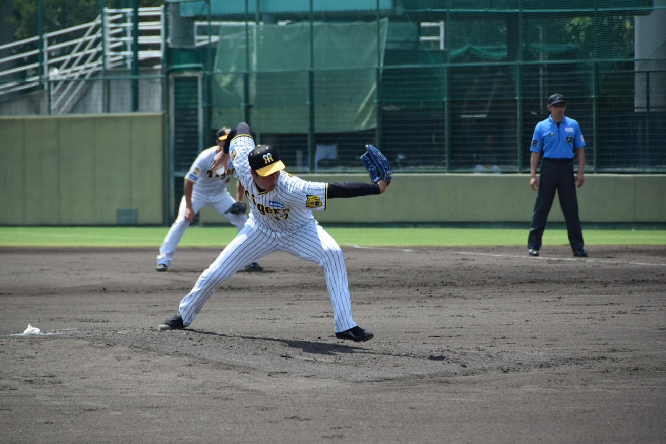 ウエスタン・リーグのオリックス戦で力投する阪神青柳