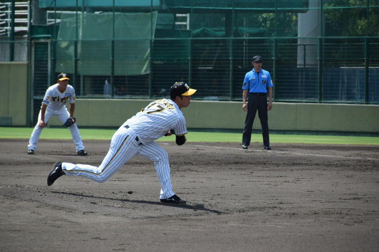 ウエスタン・リーグのオリックス戦で力投する阪神青柳