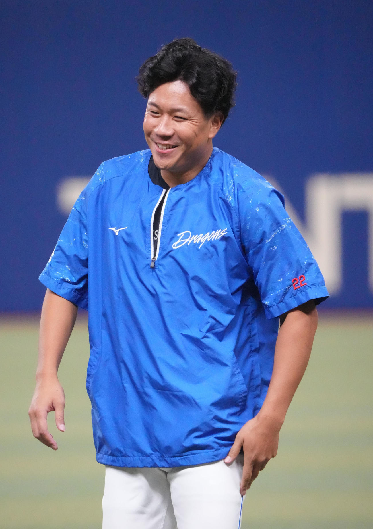 明るい表情で体をほぐす大野（撮影・森本幸一）