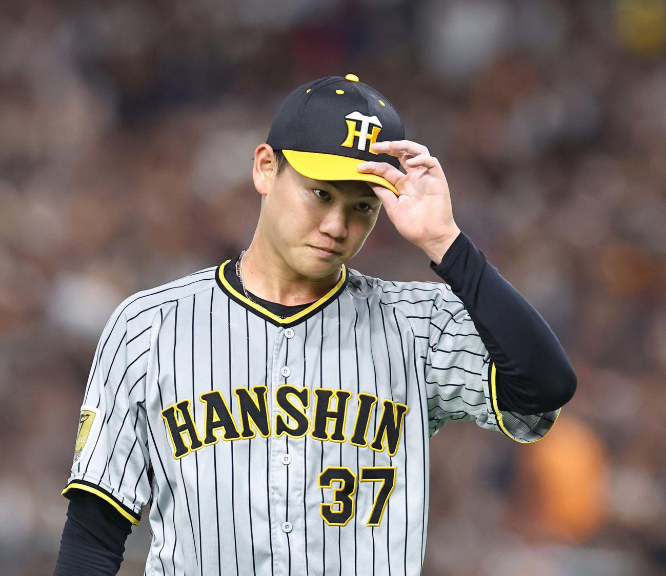 14日巨人戦、4回4失点で降板する及川