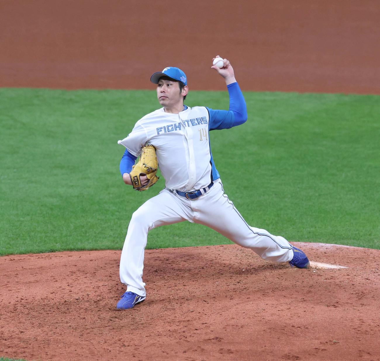 日本ハム対ロッテ　8回を投げ1失点と好投する加藤貴（撮影・黒川智章）