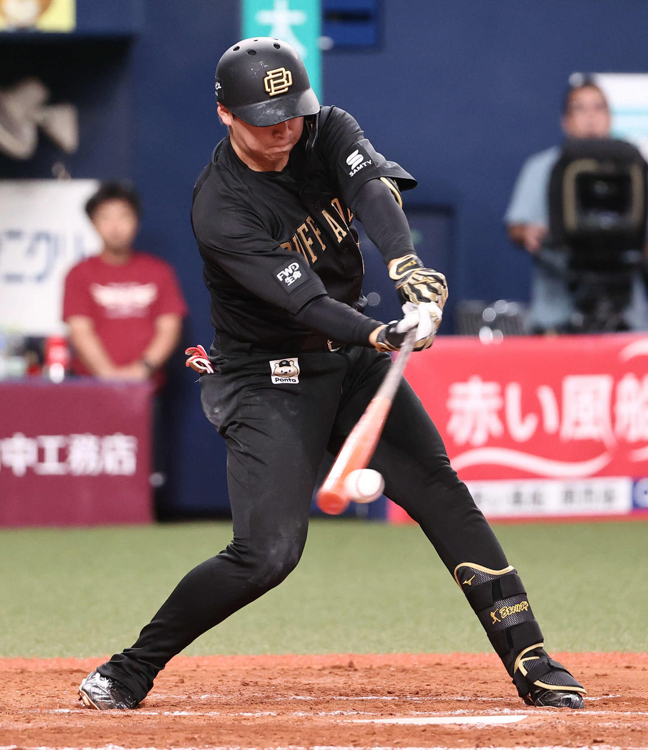オリックス対楽天　9回裏オリックス無死満塁、紅林は右へサヨナラ適時打を放つ（撮影・西尾就之）