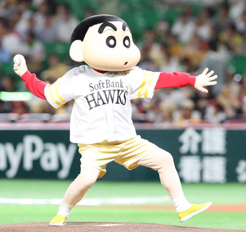 ソフトバンク】「しんちゃん」が「ぶりぶりざえもん」にノーバン投球