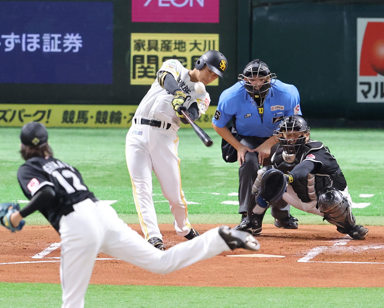ソフトバンク対ロッテ　1回裏ソフトバンク1死二塁、柳町は右中間に先制となる2点本塁打を放つ（撮影・梅根麻紀）