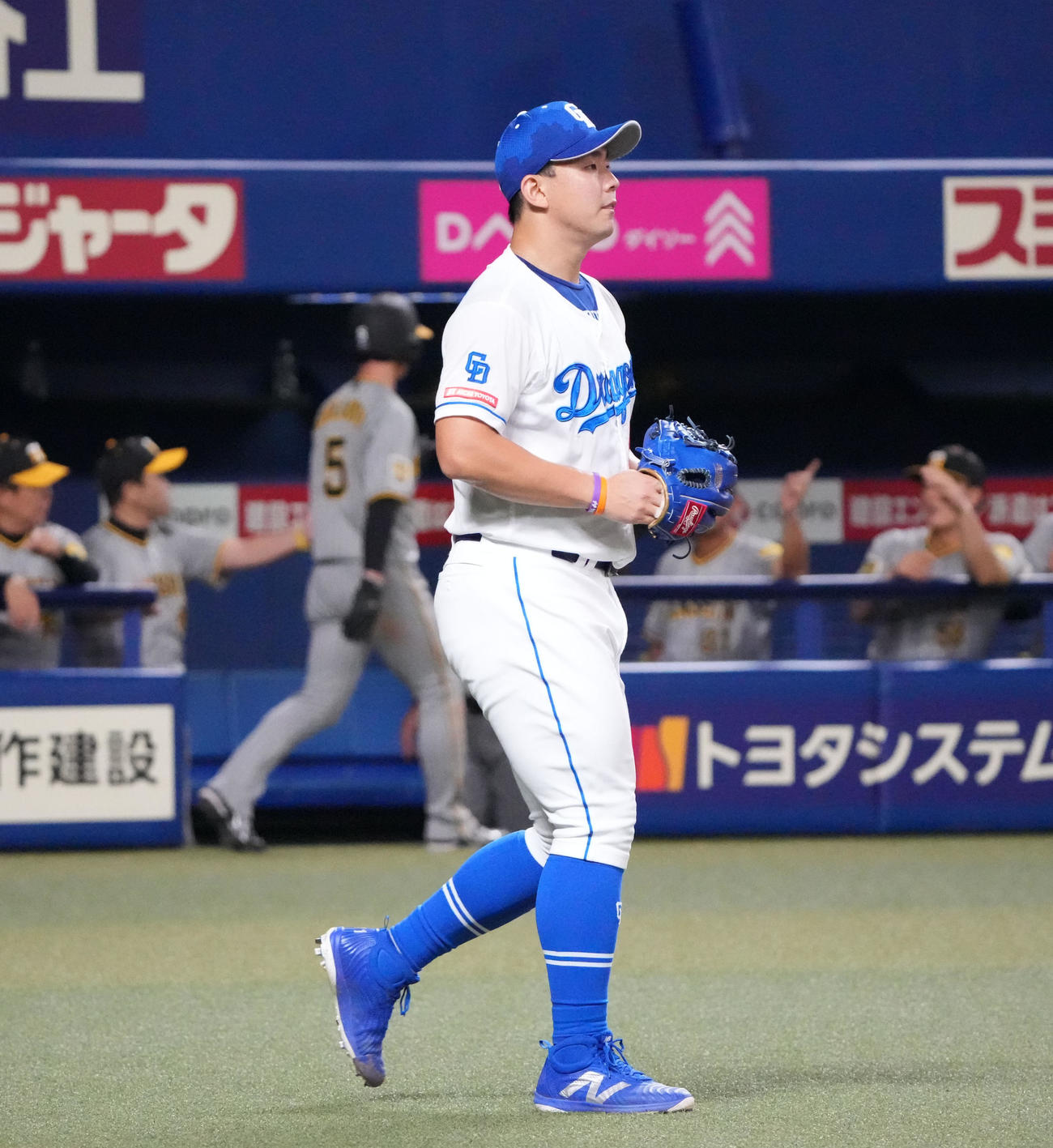 中日対阪神　1回表阪神2死一、二塁、大山に中前適時打を打たれた小笠原（撮影・森本幸一）