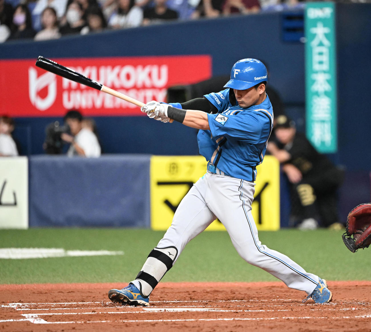 オリックス対日本ハム　3回表日本ハム1死二塁、先制の中前適時打を放つ水野（撮影・和賀正仁）