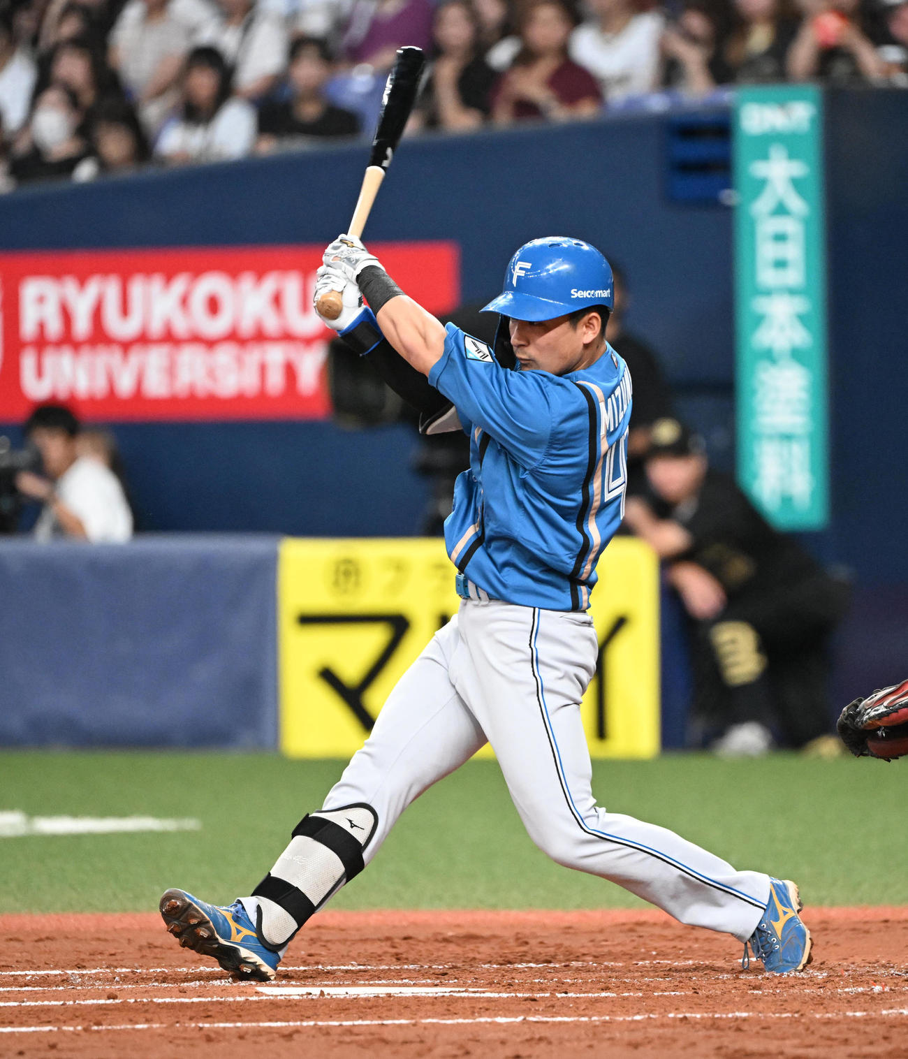 オリックス対日本ハム　3回表日本ハム1死二塁、先制の中前適時打を放つ水野（撮影・和賀正仁）