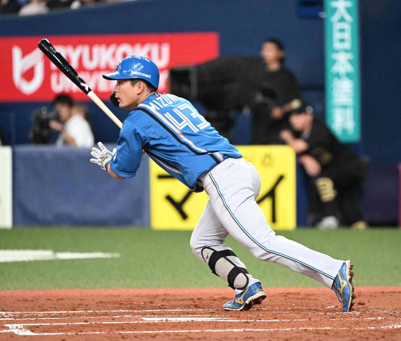 オリックス対日本ハム　3回表日本ハム1死二塁、先制の中前適時打を放つ水野（撮影・和賀正仁）
