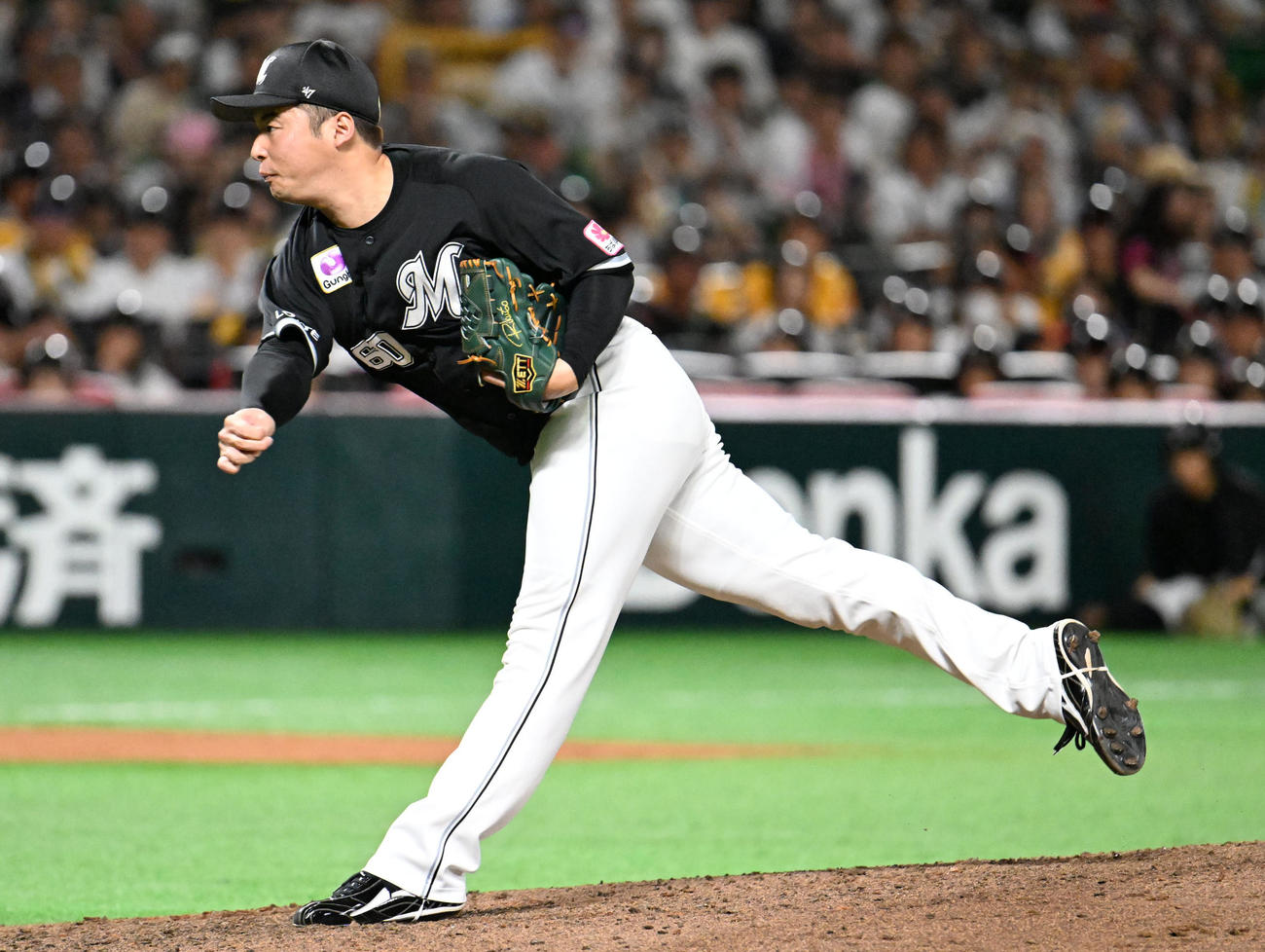 ソフトバンク対ロッテ　ロッテ三番投手・横山（撮影・林敢治）