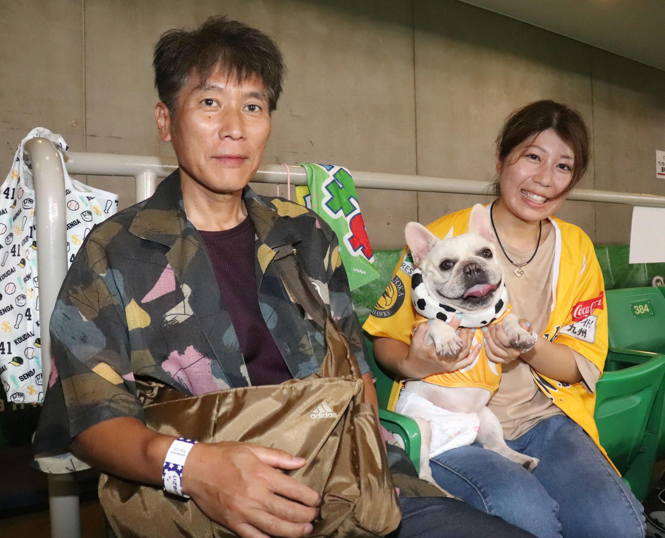 いざゆけワンワンデー！！愛犬とともに野球を楽しんだソフトバンクファン（撮影・鬼束羽瑠菜）