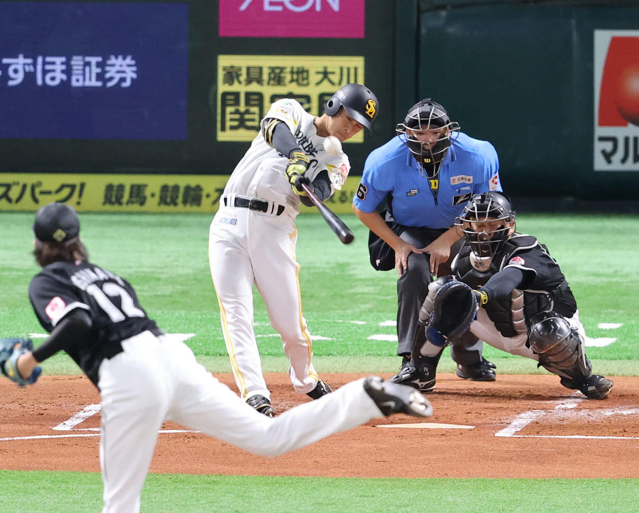 ソフトバンク対ロッテ　1回裏ソフトバンク1死二塁、柳町は右中間に先制となる2点本塁打を放つ（撮影・梅根麻紀）
