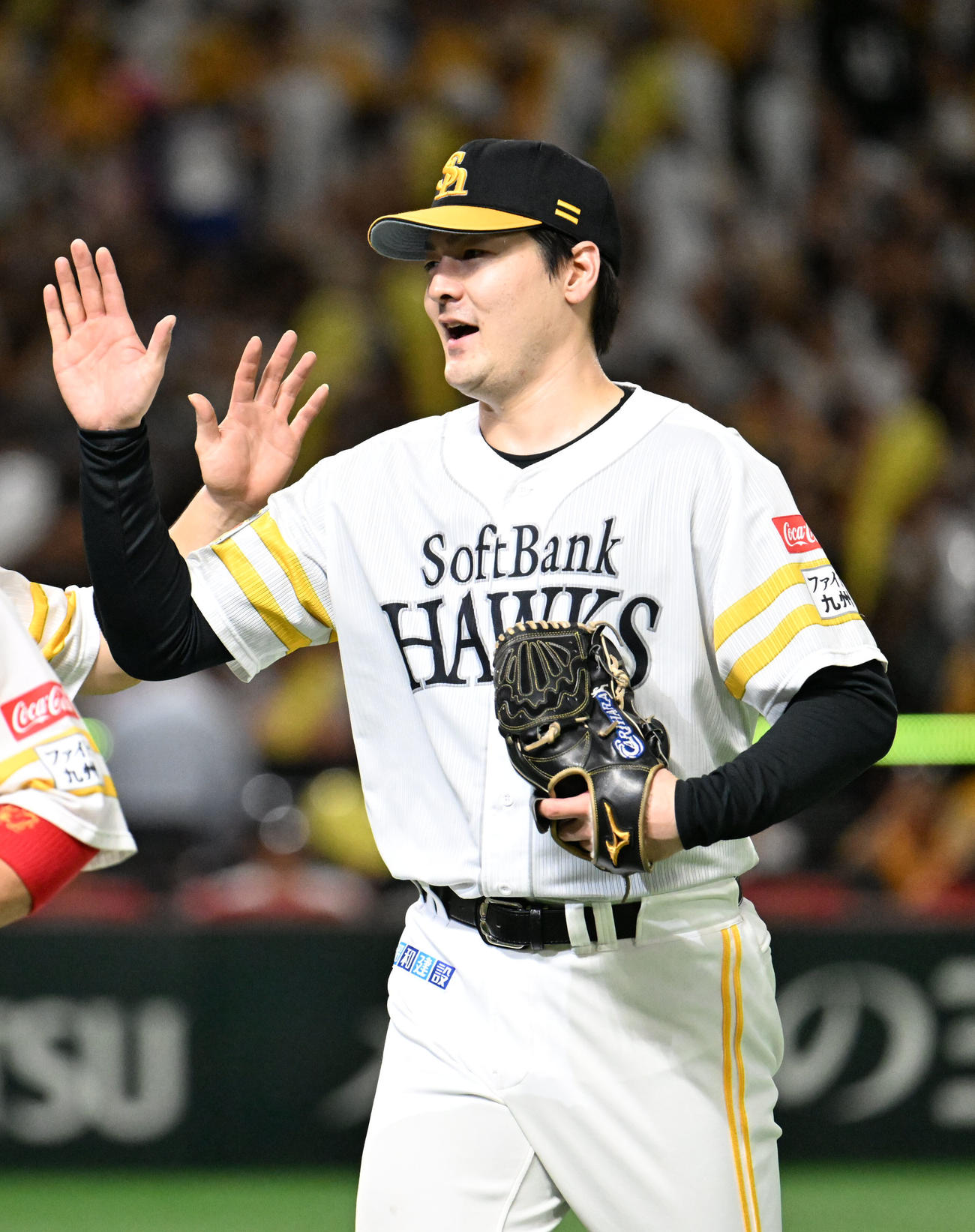 ソフトバンク対ロッテ　完投した有原（撮影・林敢治）