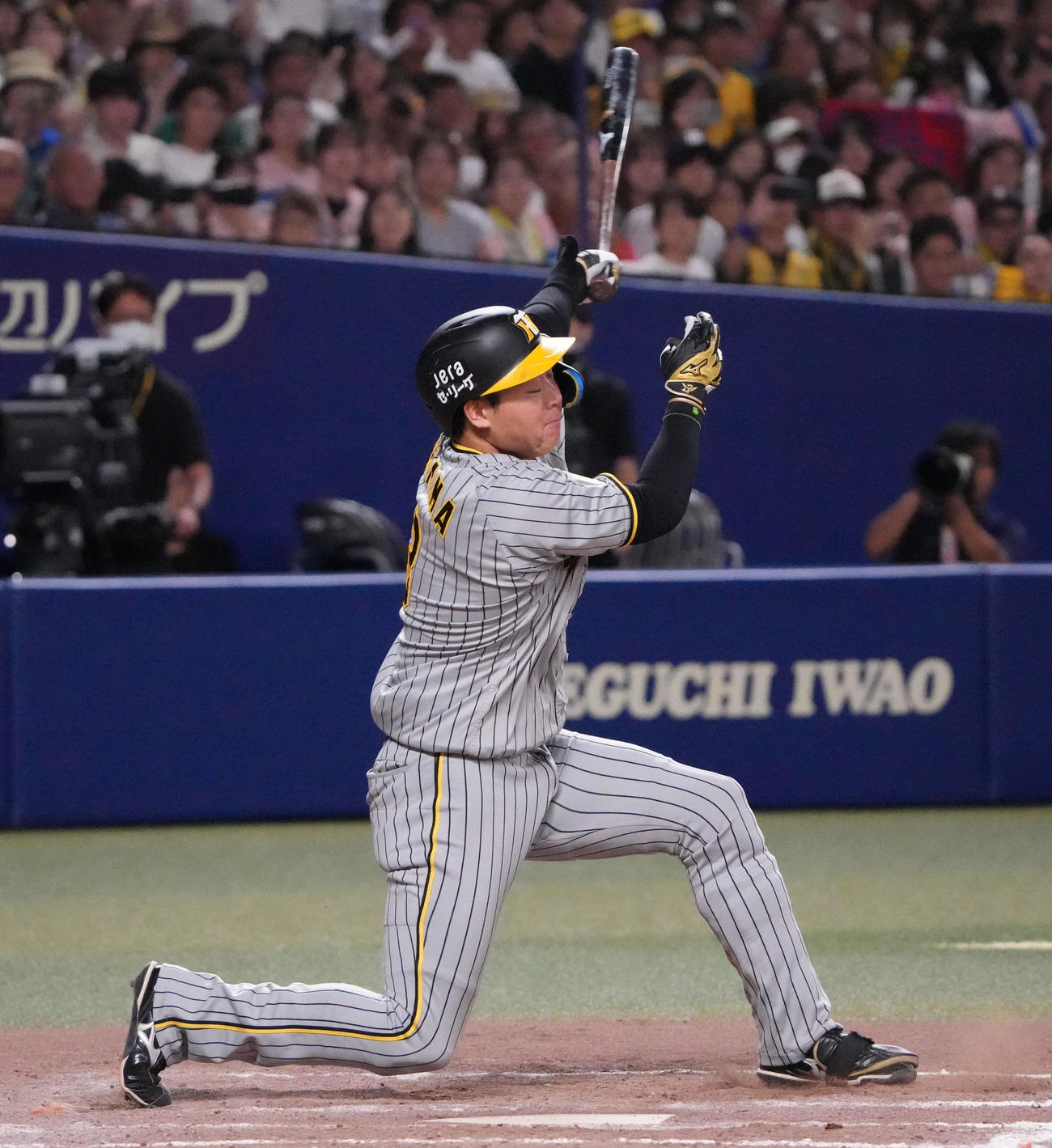 中日対阪神　9回表阪神2死、三振に倒れる大山（撮影・森本幸一）