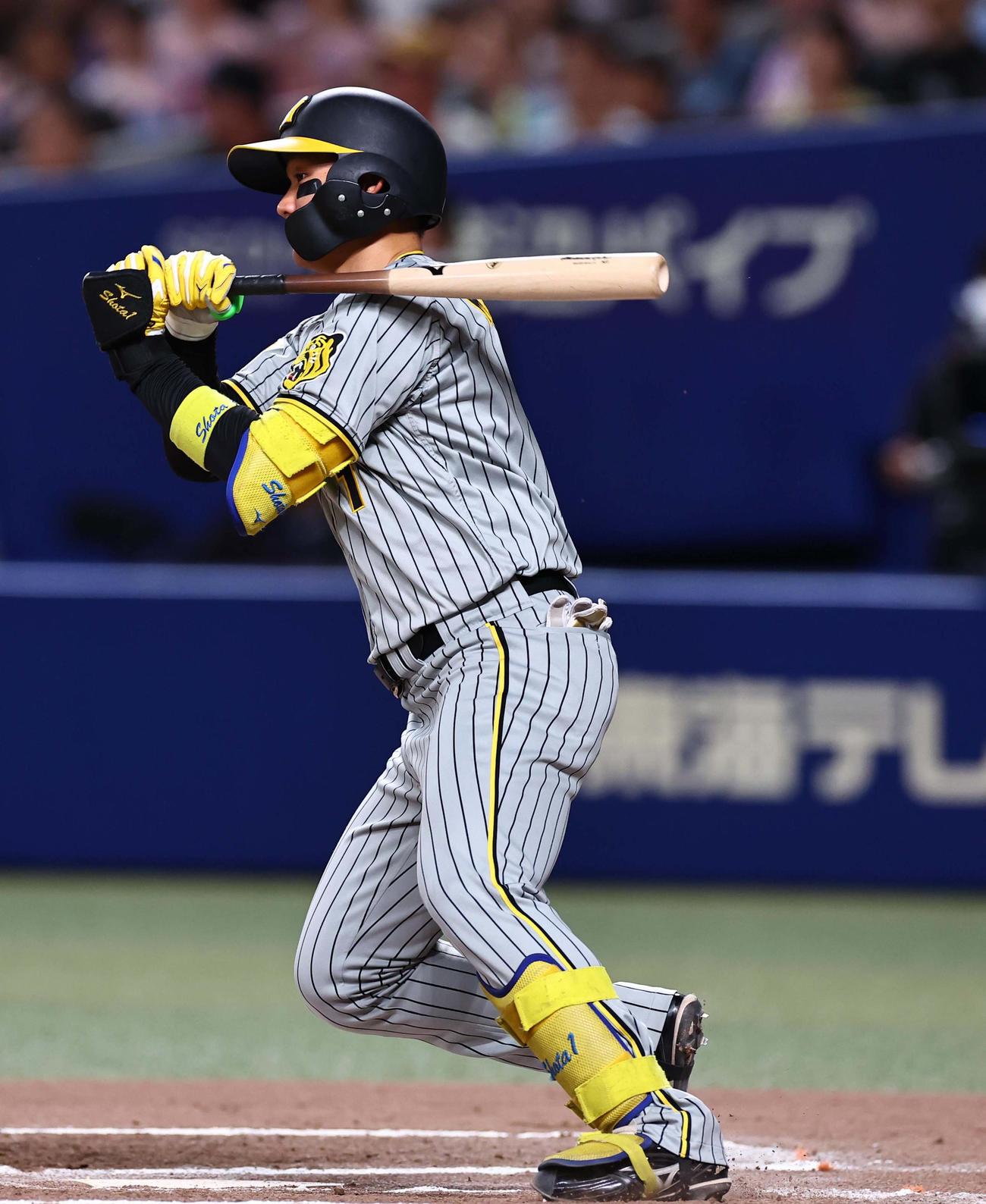 中日対阪神　6回表阪神無死一塁、森下は遊撃併殺打に倒れる（撮影・上田博志）