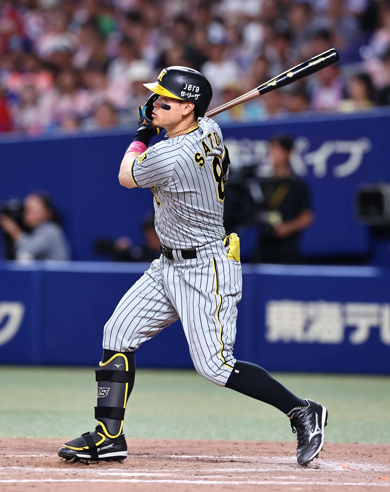 中日対阪神　9回表阪神1死、佐藤輝は一ゴロに倒れる（撮影・上田博志）