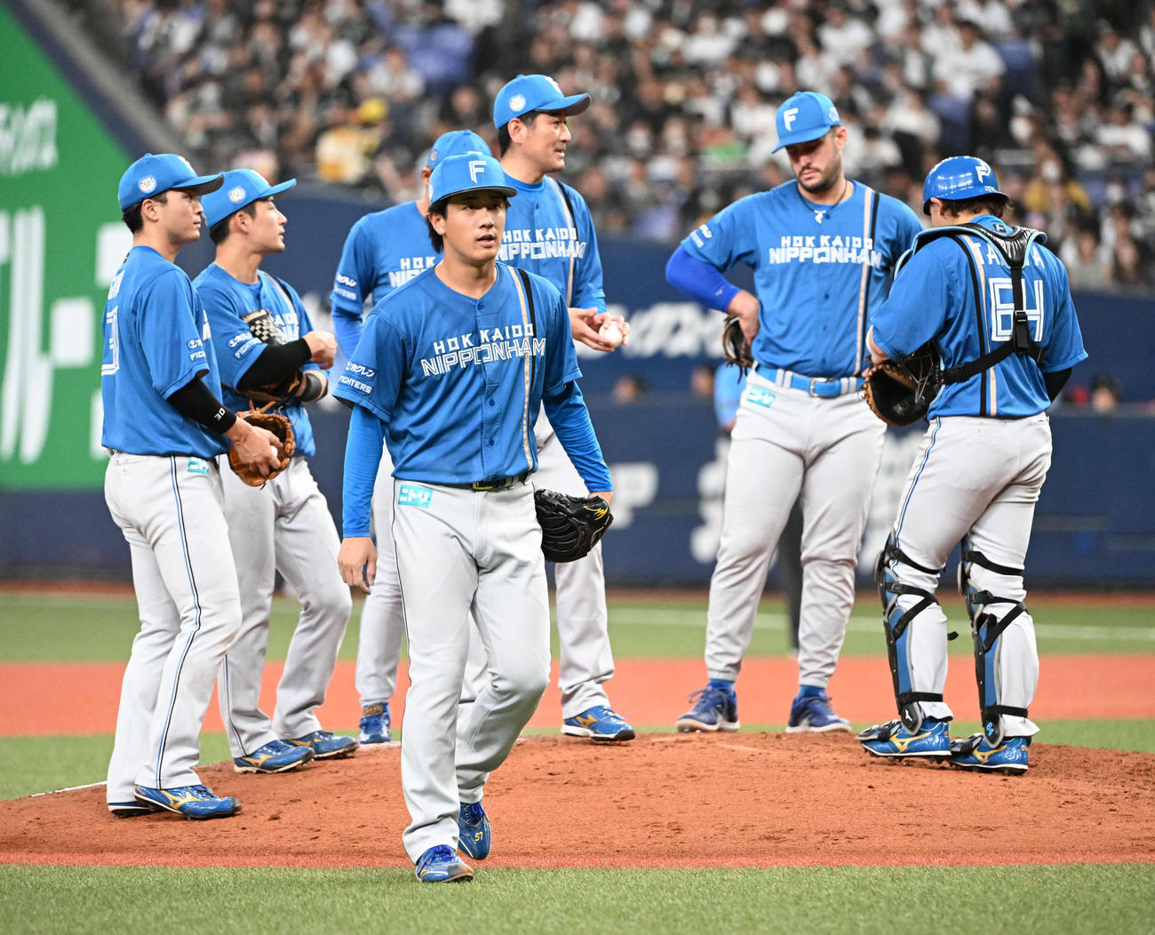 オリックス対日本ハム　6回裏オリックス2死、6回途中1失点で降板する北山（撮影・和賀正仁）