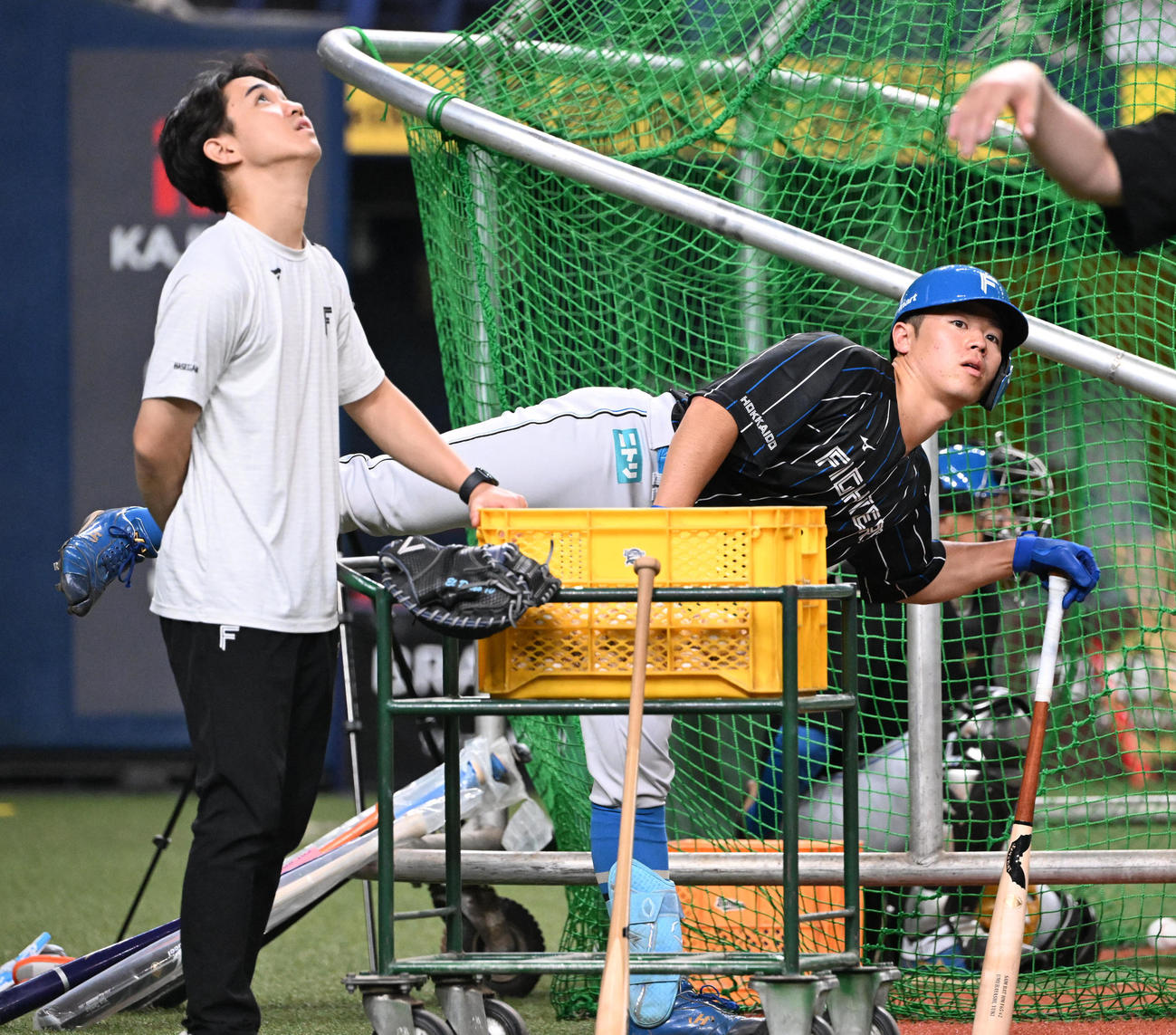 オリックス対日本ハム　試合前、フリー打撃に備える日本ハム梅林（撮影・和賀正仁）