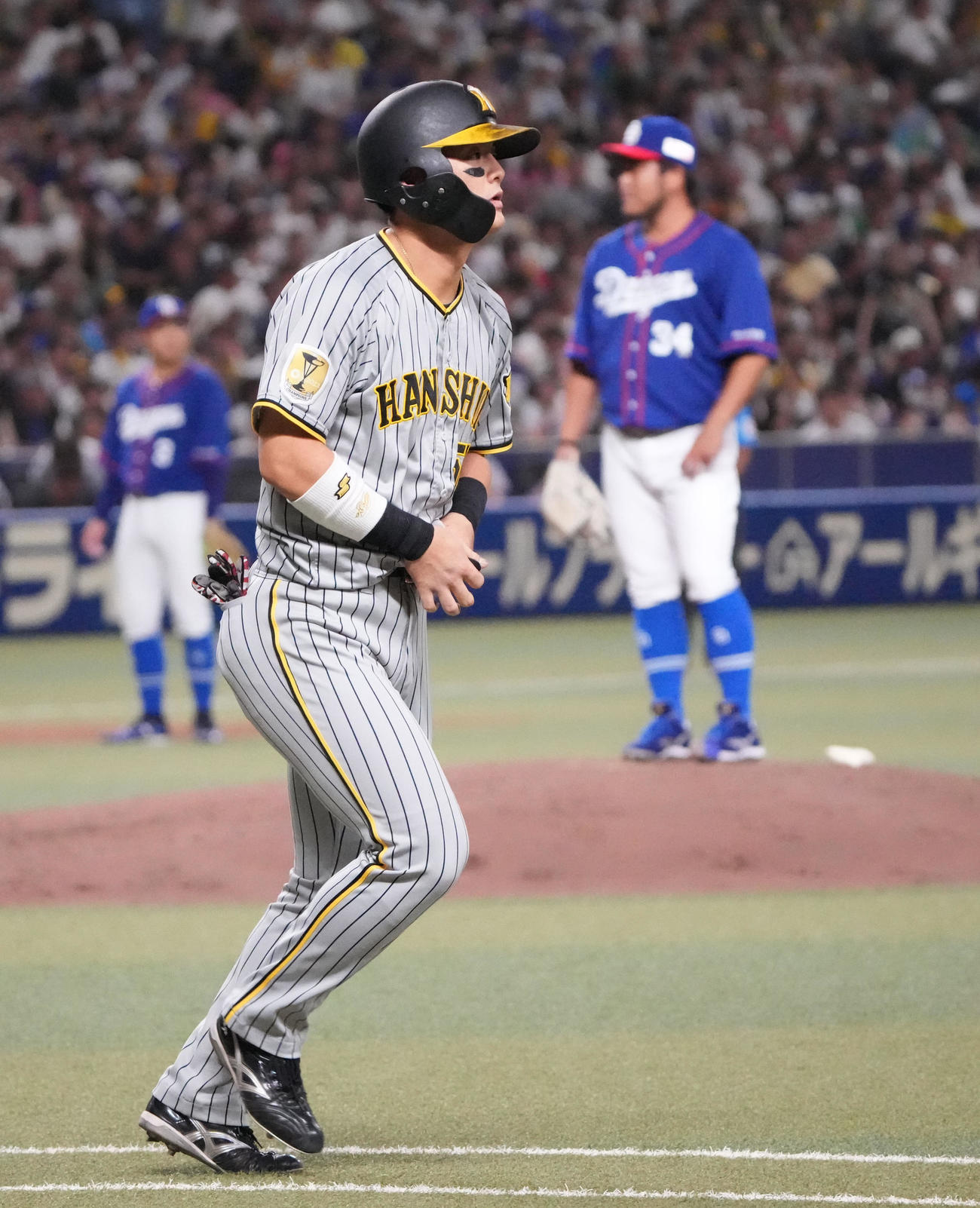 中日対阪神　3回表阪神無死満塁、押し出し四球の前川（撮影・森本幸一）