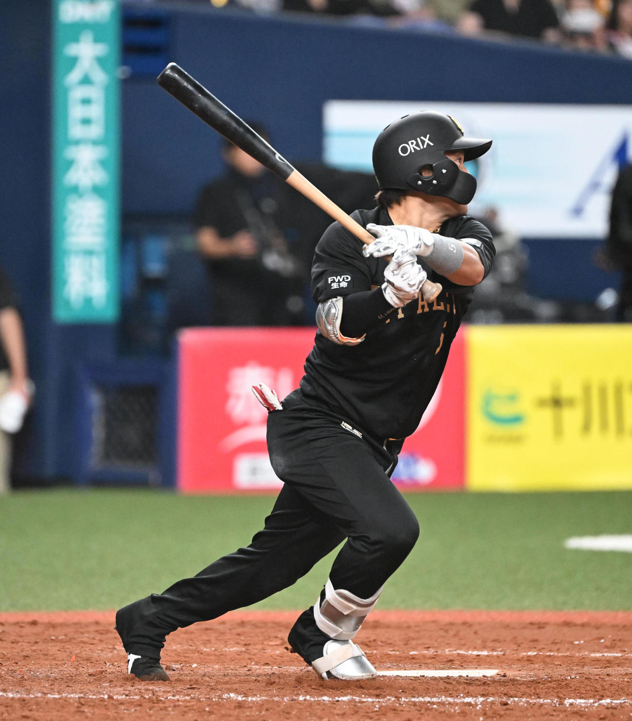 オリックス対日本ハム　5回裏オリックス2死三塁、中前適時打を放つ西野（撮影・和賀正仁）