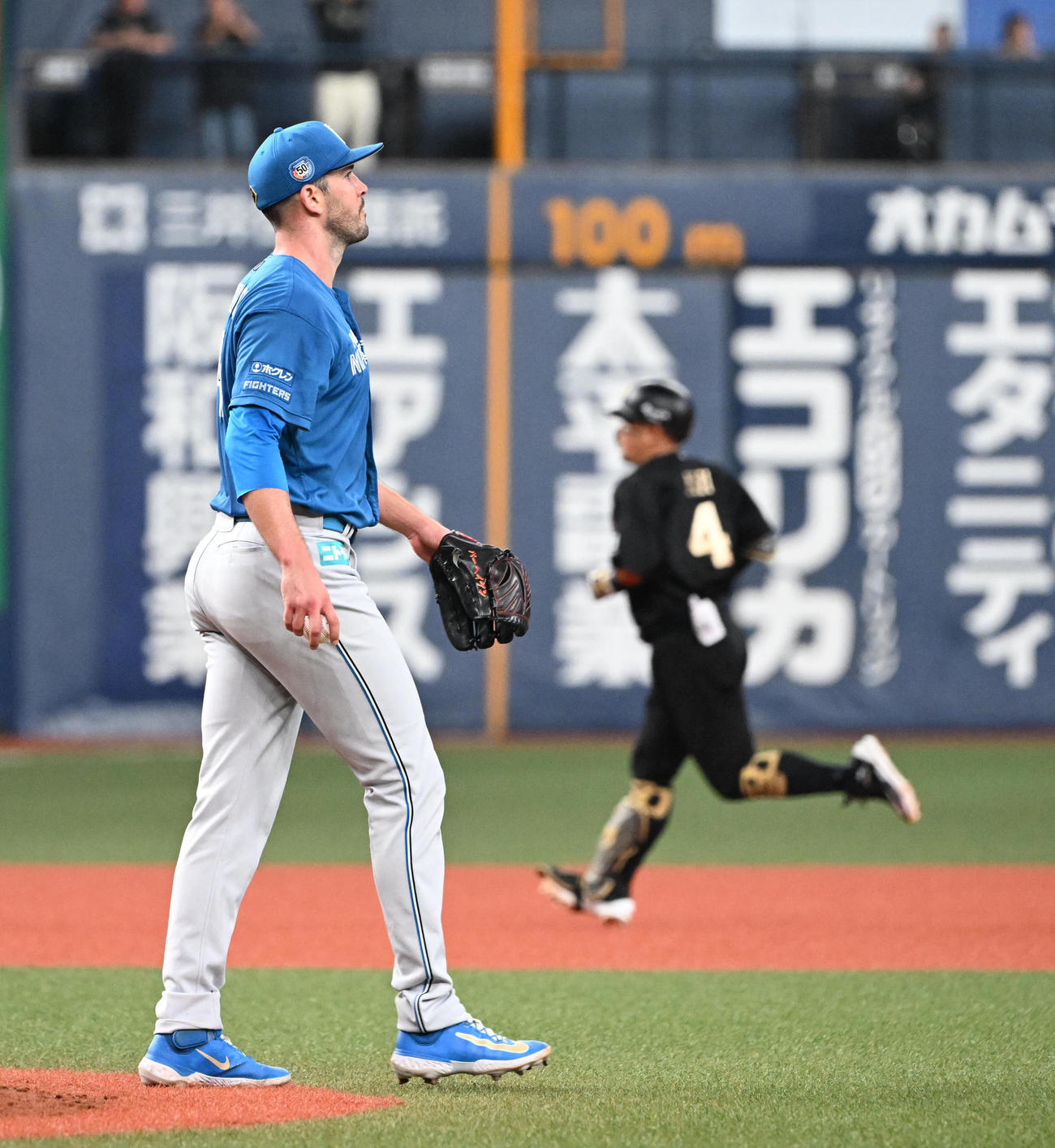 オリックス対日本ハム　4回裏オリックス1死、森に先制ソロ本塁打を浴びるバーヘイゲン（撮影・和賀正仁）