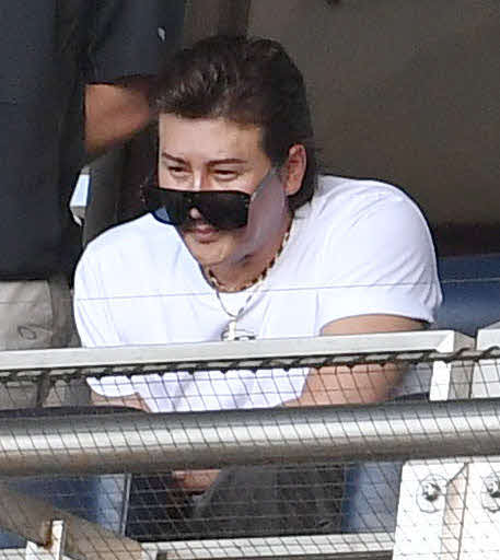 京都国際対西日本短大付の試合を観戦する日本ハム新庄監督（撮影・岩下翔太）