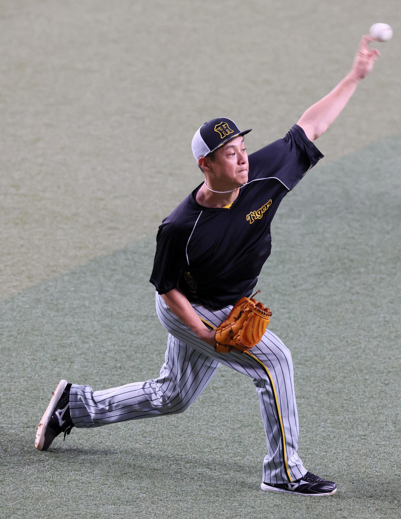 中日対阪神　キャッチボールで調整する大竹（撮影・加藤哉）