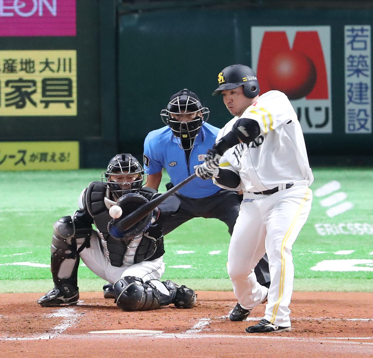 ソフトバンク対ロッテ　1回裏ソフトバンク1死二塁、山川は中越え適時二塁打を放つ（撮影・鬼束羽瑠菜）