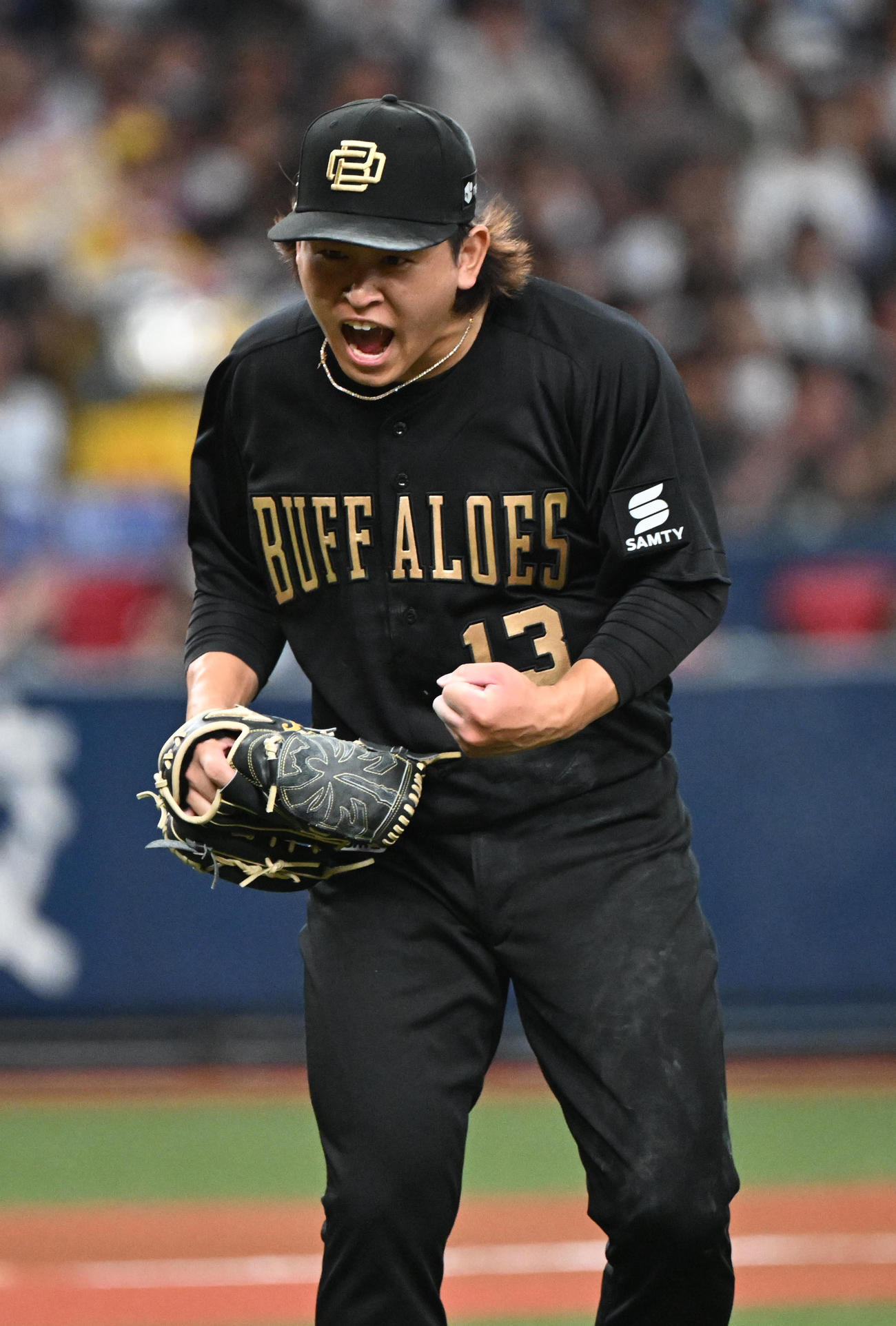 オリックス対日本ハム　7回表日本ハム2死二塁、野村を中飛に打ち取りガッツポーズする宮城（撮影・和賀正仁）