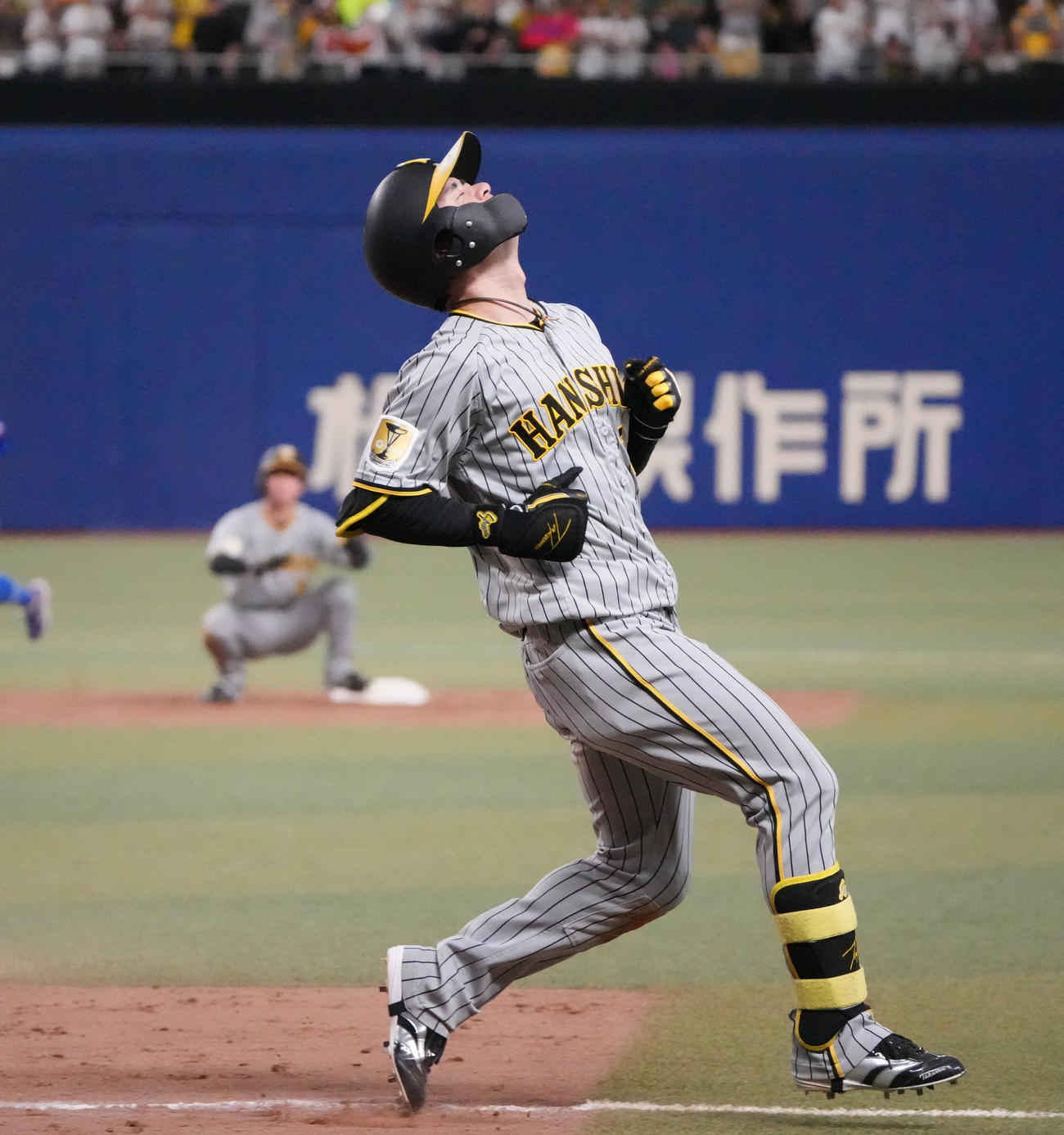 中日対阪神　12回表阪神2死一、二塁、遊ゴロに倒れる中野（撮影・森本幸一）