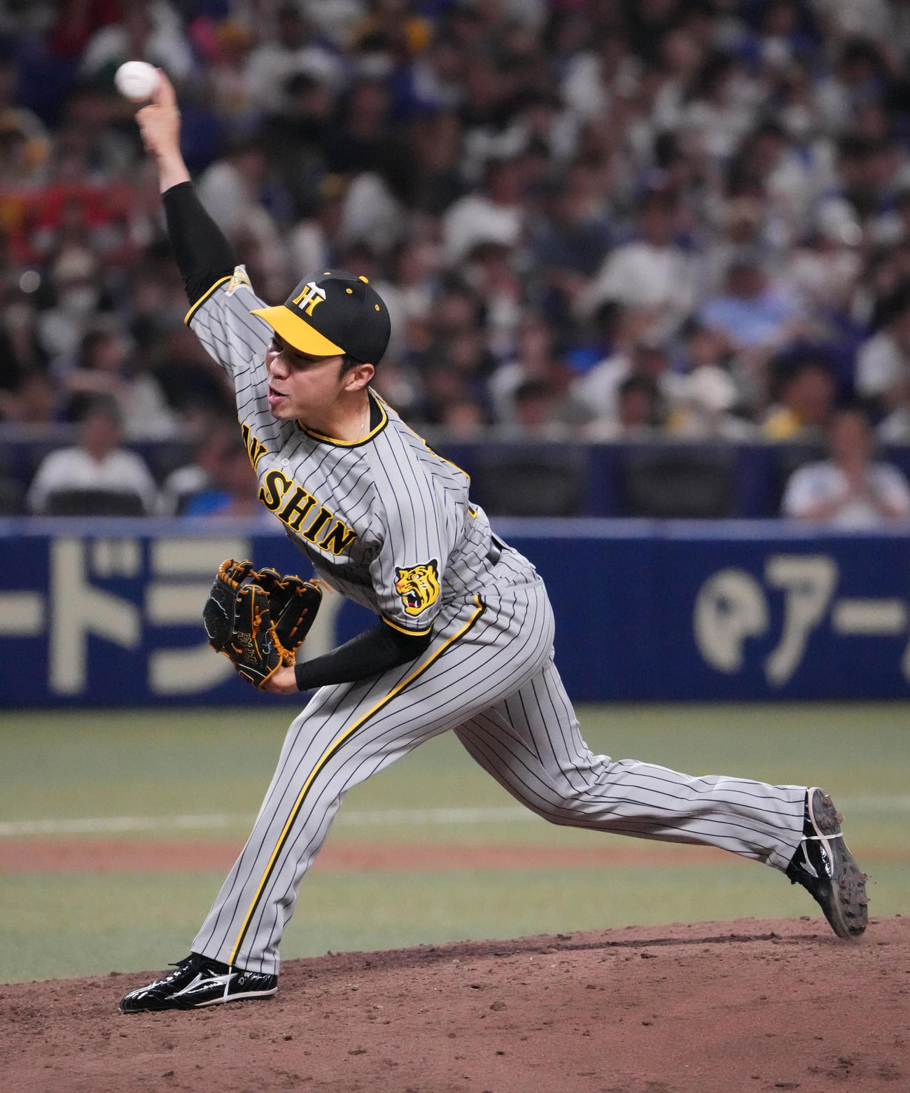 中日対阪神　6回裏、阪神3番手で登板する石井（撮影・森本幸一）