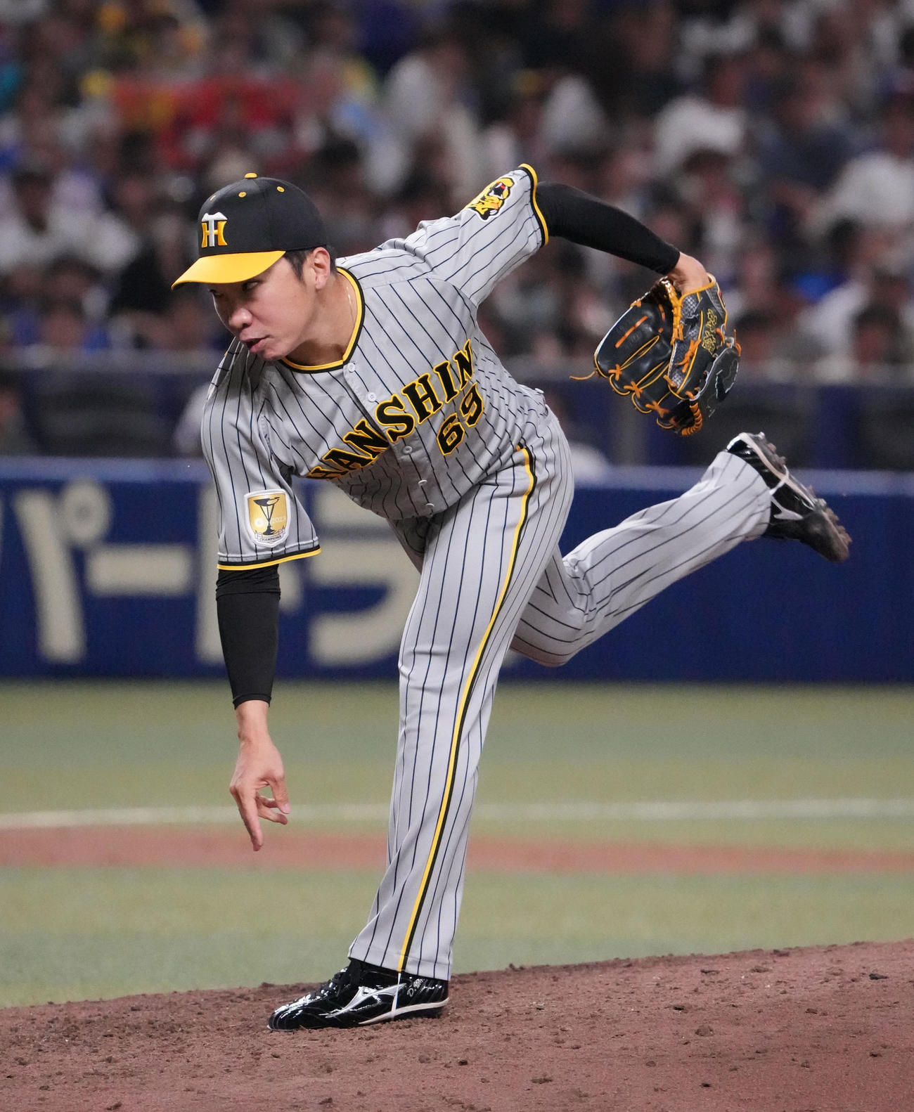 中日対阪神　6回裏、阪神3番手で登板する石井（撮影・森本幸一）