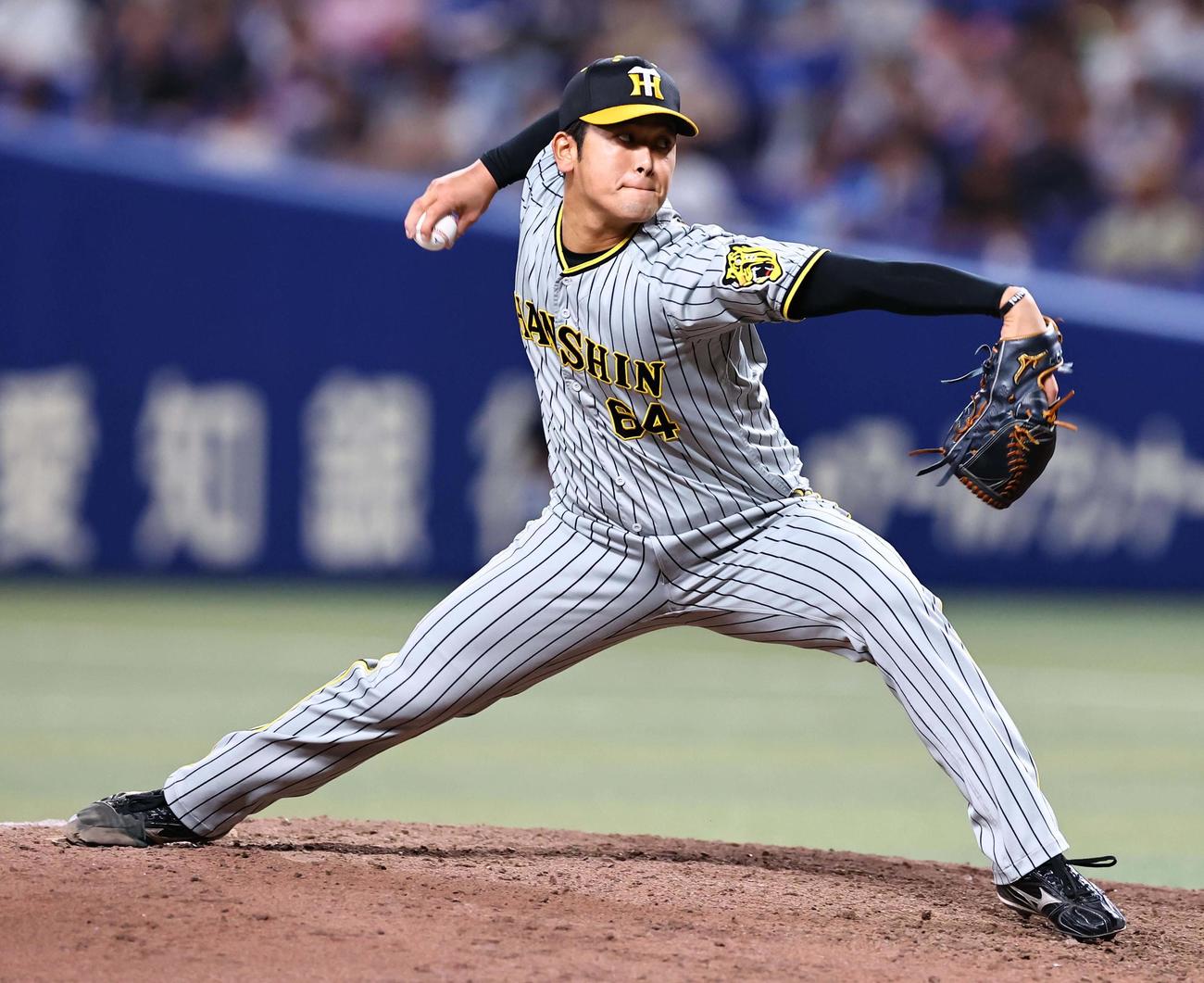 中日対阪神　阪神7番手の岡留（撮影・上田博志）
