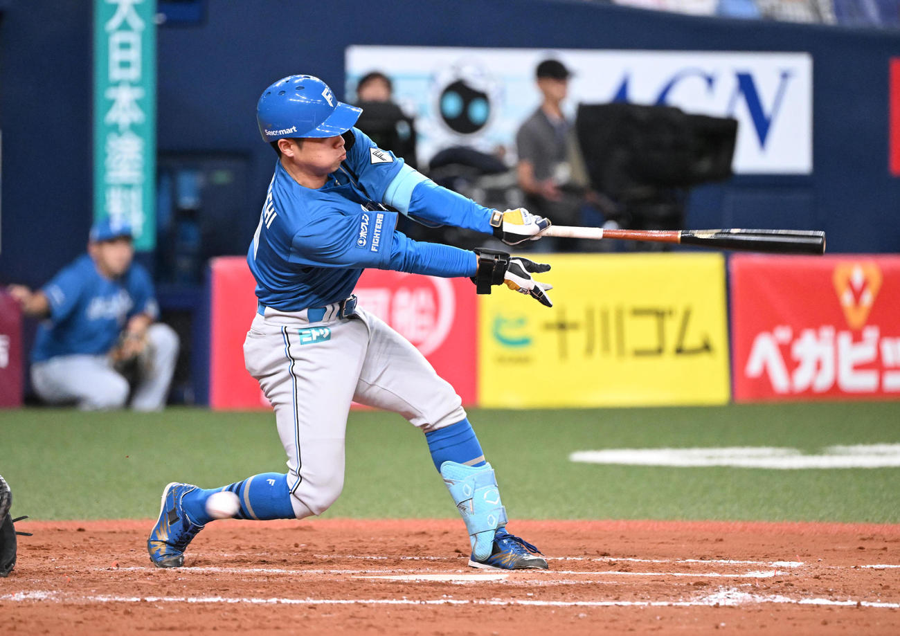 オリックス対日本ハム　8回表日本ハム1死、代打で登場するも空振り三振に倒れる梅林（撮影・和賀正仁）