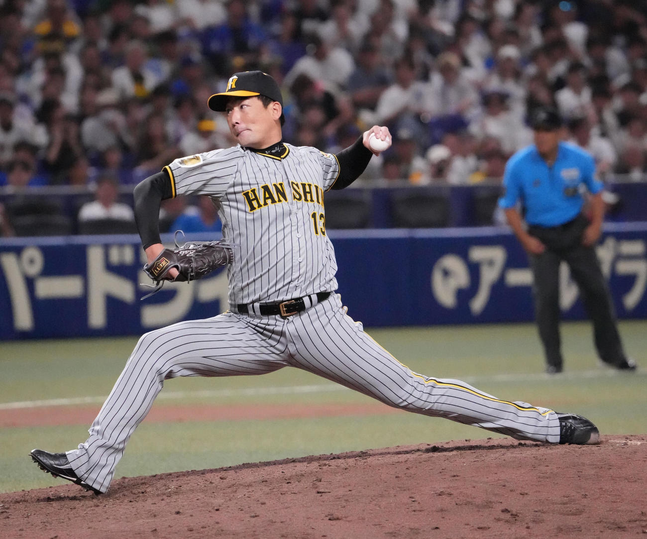 中日対阪神　9回裏、阪神6番手で登板する岩崎（撮影・森本幸一）