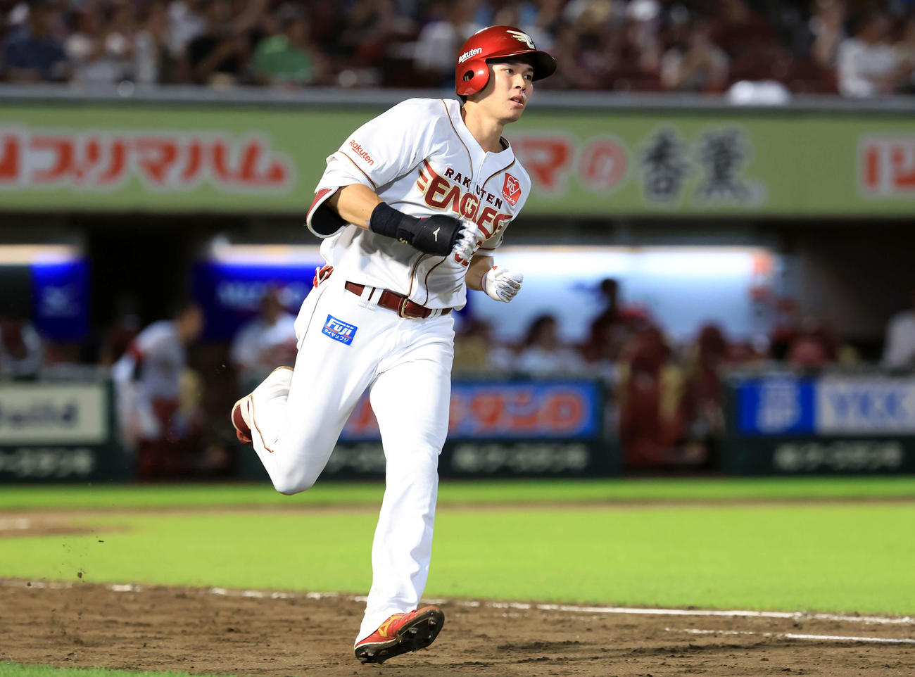 楽天対西武　5回裏楽天無死、中島は右前打を放つ（撮影・浅見桂子）