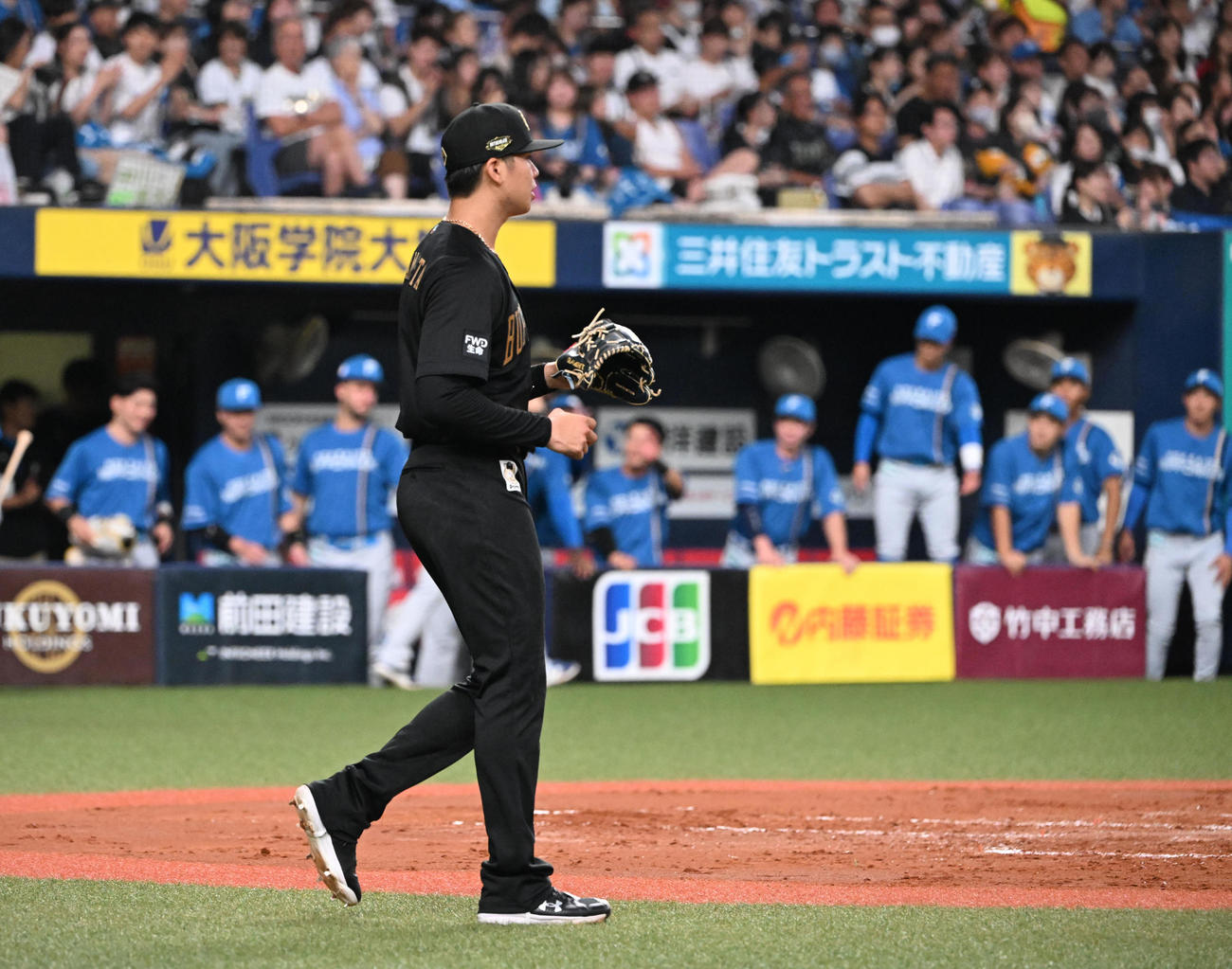 オリックス対日本ハム　2回表日本ハム1死満塁、浅間に左犠飛を浴び失点する山下（撮影・和賀正仁）