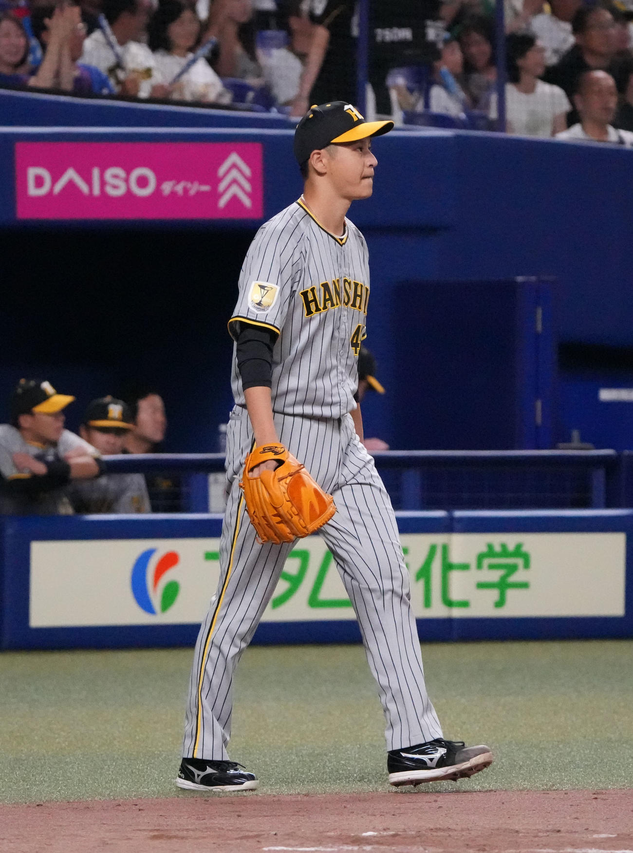 中日対阪神　3回裏中日2死一、二塁、細川に2点適時二塁打を打たれた大竹（撮影・森本幸一）