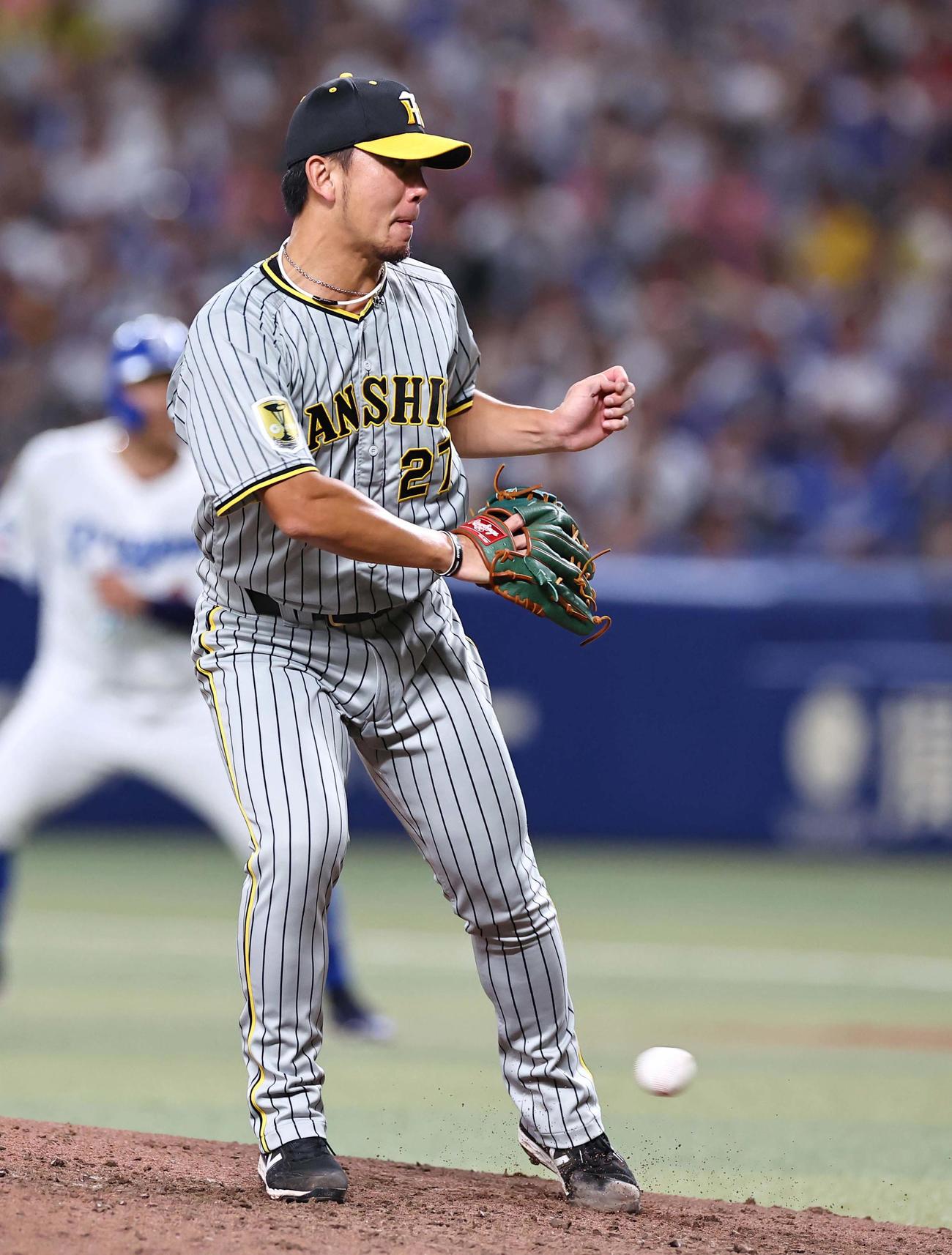 中日対阪神　4回裏中日2死一、三塁、伊藤将は細川に中前適時打を浴びる（撮影・上田博志）