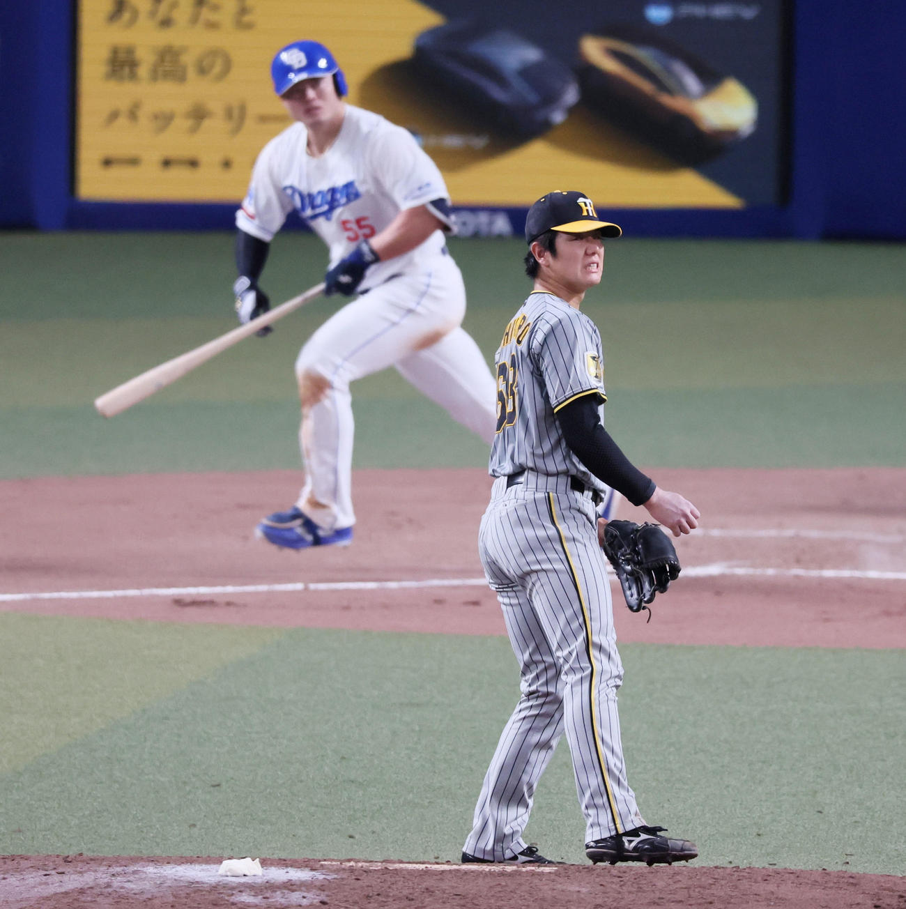 中日対阪神　6回裏中日1死一、三塁、石黒は細川成也に左適時打を打たれて失点（撮影・加藤哉）