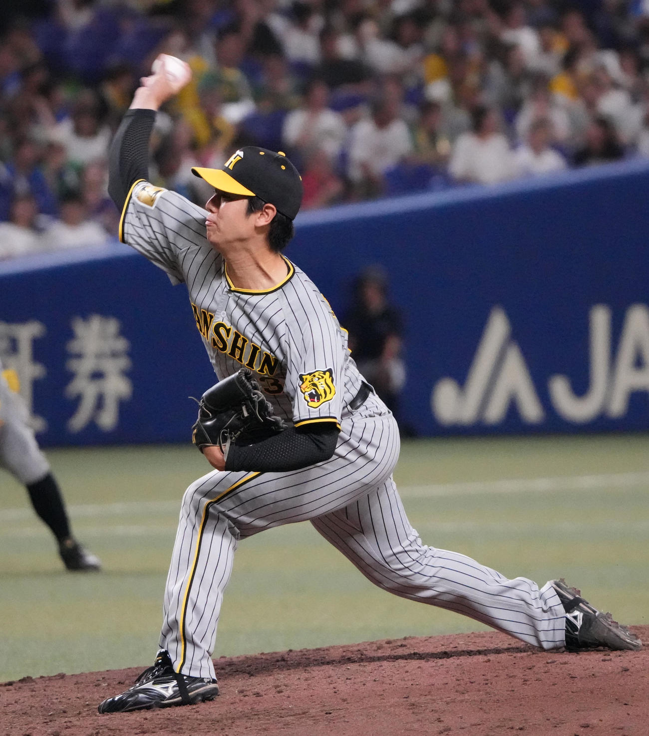 中日対阪神　5回裏、阪神3番手で登板する石黒（撮影・森本幸一）